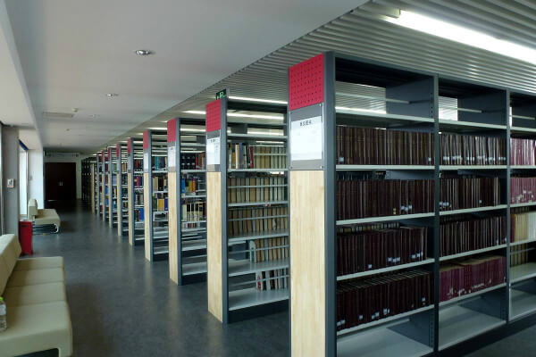 在車棚、圖書館、實驗室等安裝監(jiān)控