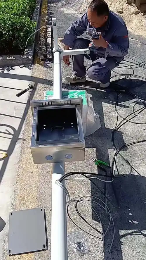 監(jiān)控安裝工的日常生活與挑戰(zhàn)：守護(hù)安全的無名英雄